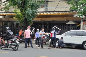 Tân Bình: 1 thiếu niên rửa xe bị chém nhầm