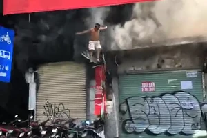 Vụ cháy chung cư quận 1: Tôi đã kêu người cháu nhảy cùng