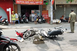 2 xe máy tông trực diện ở Gò Vấp, 3 người bị thương 