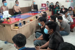 Cảnh sát bắt sới bạc trong căn nhà 3 tầng ở Bình Tân