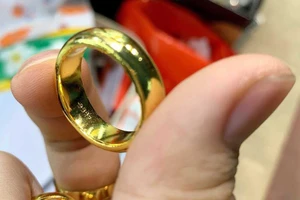 Thanh niên đi xe Wave vờ mua khâu vàng 5 chỉ rồi cướp giật