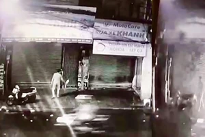 Tưới xăng đốt nhà trong đêm, người đàn ông bị bắt