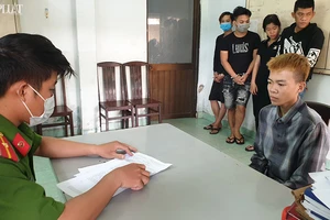 Băng trộm liên tỉnh có nhiều kiếm, dao tự chế ở phòng trọ