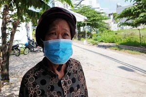 TP.HCM: Người phụ nữ 67 tuổi đi giỗ má, gặp phong tỏa phải quay về