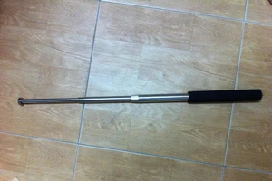 Bị cướp khi ngồi trước cửa hàng bấm điện thoại lúc rạng sáng