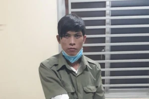 Mặc áo giả dạng dân phòng đi mua ma túy trong lúc giãn cách xã hội