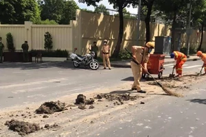 CSGT trích xuất camera an ninh truy xe ben làm rơi vãi bùn đất ở quận 1