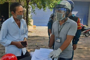 Bình Thạnh xử phạt nhiều trường hợp đi tập thể dục, mua thuốc lá… 