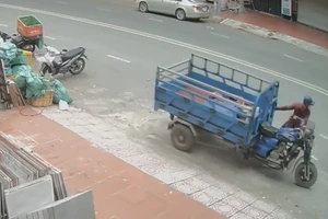 Trộm táo tợn bẻ khóa dắt xe ba gác máy bỏ chạy