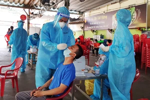 Shipper vui mừng được xét nghiệm miễn phí để sẵn sàng giao hàng 