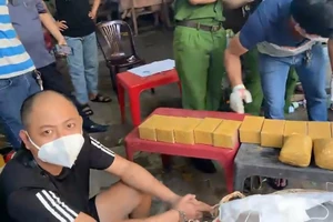 Đường dây vận chuyển gần 100kg ma túy bằng xe 'luồng xanh' hoạt động ra sao?