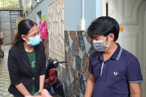 Vụ phát gạo nhưng ký nhận 1,5 triệu ở Bình Tân: UBND phường xin lỗi dân