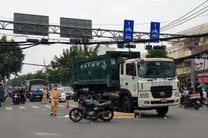 Người đàn ông bị xe rác cán chết tại giao lộ ở quận Gò Vấp