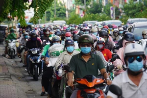 Kẹt xe, ùn ứ sáng sớm, người dân thấy vui