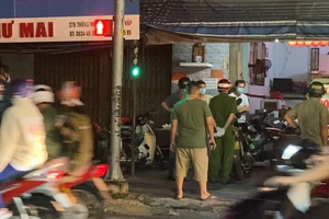 Người đàn ông tử vong trong tư thế treo cổ ở nhà riêng tại Gò Vấp