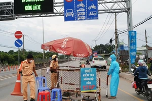 TP.HCM tháo dỡ chốt chặn ở cửa ngõ, người dân cảm ơn các lực lượng 