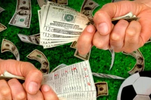 Đang hò hét trong quán cà phê ở Bình Tân trận MU gặp MC thì công an ập vào