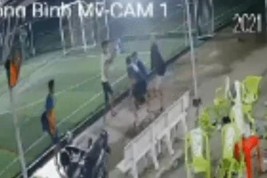 Rượt chém như phim sau ‘chầu’ đá bóng ở Bình Mỹ