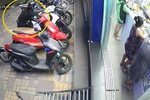 Bảo vệ vừa xin nghỉ 30 phút, trộm bẻ khóa lấy xe SH