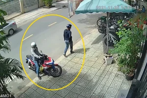 Siêu trộm bẻ khóa lấy xe Vario chưa lắp biển số trong vòng 30 giây 