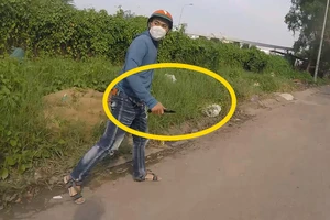 Bị truy đuổi, kẻ cướp giật dùng dao cướp xe để tẩu thoát ở Bình Tân