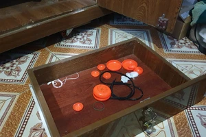 Trộm bẻ khóa vào nhà, lấy 8 cây vàng trong ít phút