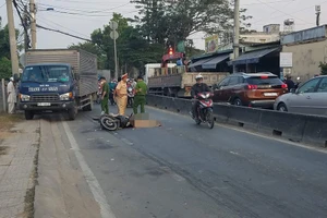  Người đàn ông gặp tai nạn chết giữa đường, ba xe khác nghi vấn liên quan
