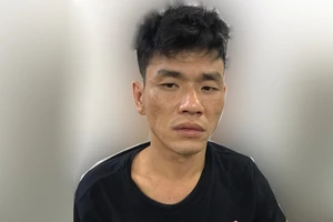 Trước khi đánh công an, nam thanh niên ở quận 11 đã làm gì?