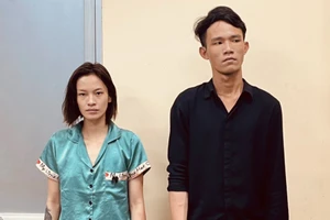 Thiếu nữ bị xông vào đánh, tố giật chồng để cướp vàng trong đêm