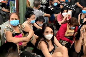 Lập sòng bài mùng 2 tết, hàng chục phụ nữ bị bắt tại trận