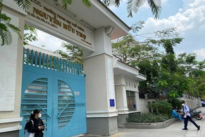 Nữ sinh lớp 10 nhảy lầu giờ ra chơi nghi do trầm cảm