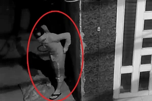 'Khoèo' chùm chìa khóa rồi đột nhập vào nhà lấy 200 triệu ở Tân Phú