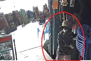 Trình báo: Trộm lẻn vào nhà lấy 2 điện thoại và 1 iPad trên bàn thờ ông địa 