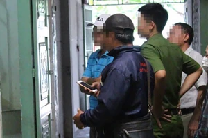 Hóc Môn: Nghi chồng sát hại vợ rồi tự sát nhưng bất thành