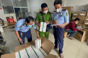 Phát hiện kho kit test COVID-19 hơn 70.000 bộ, nghi nhập lậu vào TP.HCM