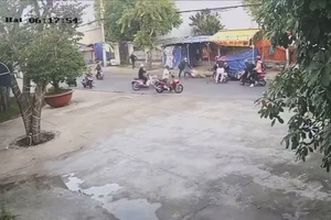 Cướp giật bất thành còn bị ‘mất’ xe máy