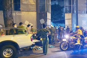 Công an kịp ngăn hàng chục người mang hung khí chuẩn bị hỗn chiến ở quận 1