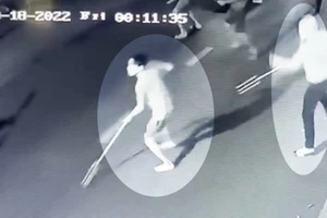 Nhóm thanh niên hỗn chiến bằng dao phóng lợn, ba chĩa khai gì?