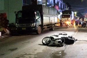 Xe SH tông xe tải dừng bên đường, thanh niên tử vong