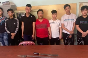 Mang ba chĩa, dao phóng lợn hẹn hỗn chiến ở quận 4