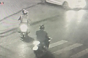 Chạy ngược chiều rồi đâm người đi đường chấn thương sọ não