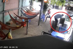 Người đàn ông vào quán, gọi nước và xin uống thiếu một hôm nhưng lại lợi dụng sơ hở trộm tài sản.