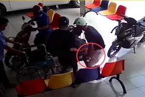 Theo người gặp tai nạn đến phòng khám rồi trộm ví tiền