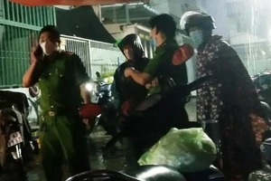 Điều tra vụ người đàn ông rơi từ trên cao xuống, nghi điện giật