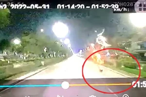 Đi bộ qua đường bị xe đầu kéo tông trúng ở quận 12