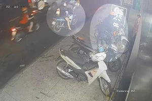 Ghé mua nước uống ở cửa hàng tiện lợi, sau 3 phút thì mất xe