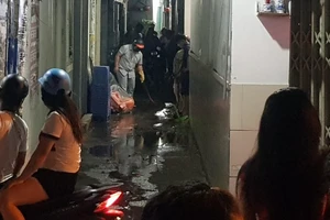 Thanh niên bị người phụ nữ lớn tuổi đâm chết.