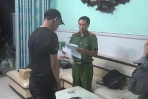 Dùng nhà máy sản xuất thuốc thật để sản xuất thuốc giả số lượng lớn