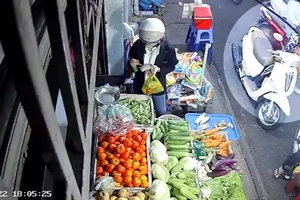 Cô gái truy đuổi kẻ trộm balo hơn 3km nhưng bất thành