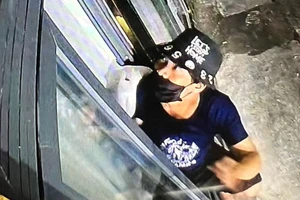 Đang trộm ở quán ăn đường Lãnh Binh Thăng thì công an ập đến bắt